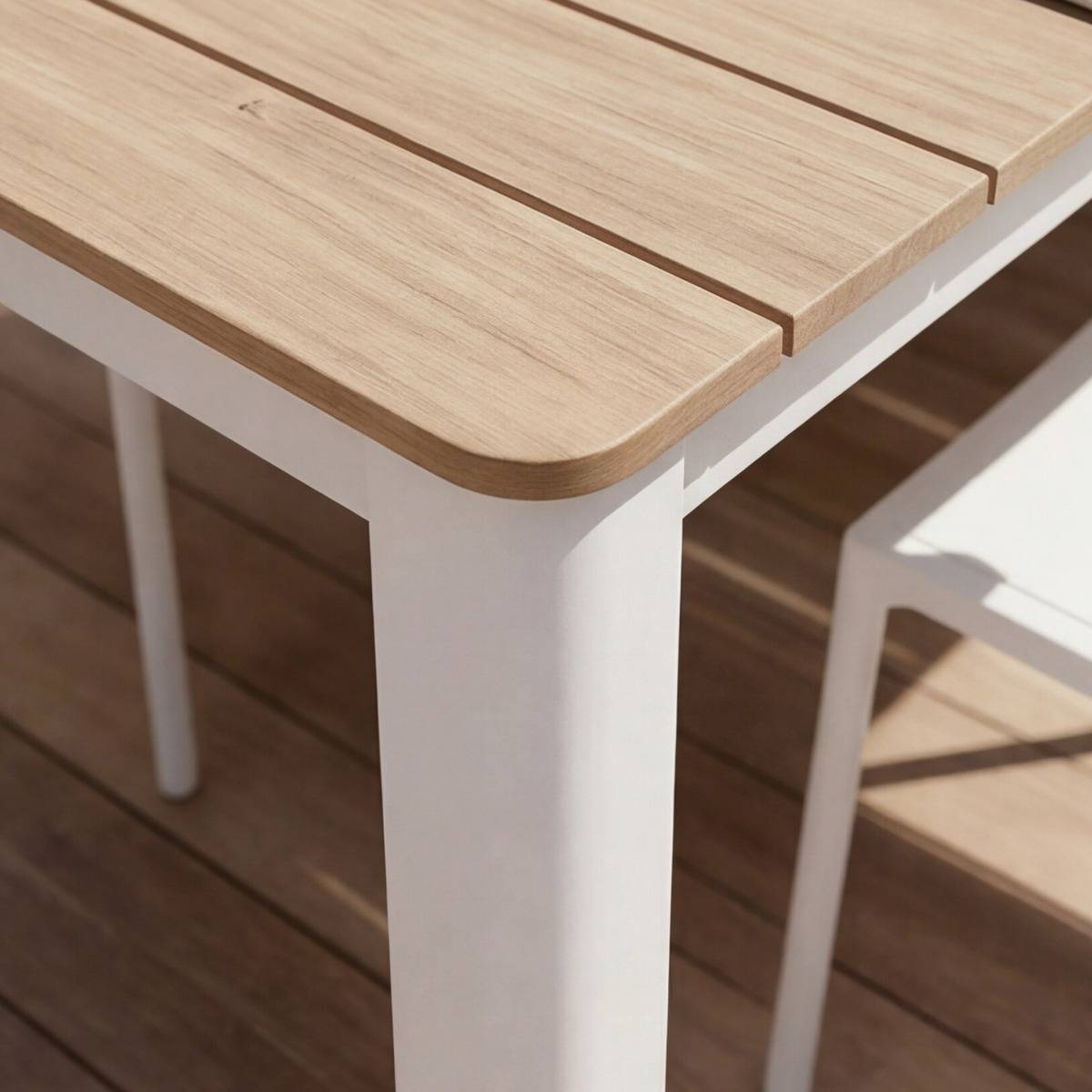 Table de jardin en aluminium blanc et effet bois Ayden