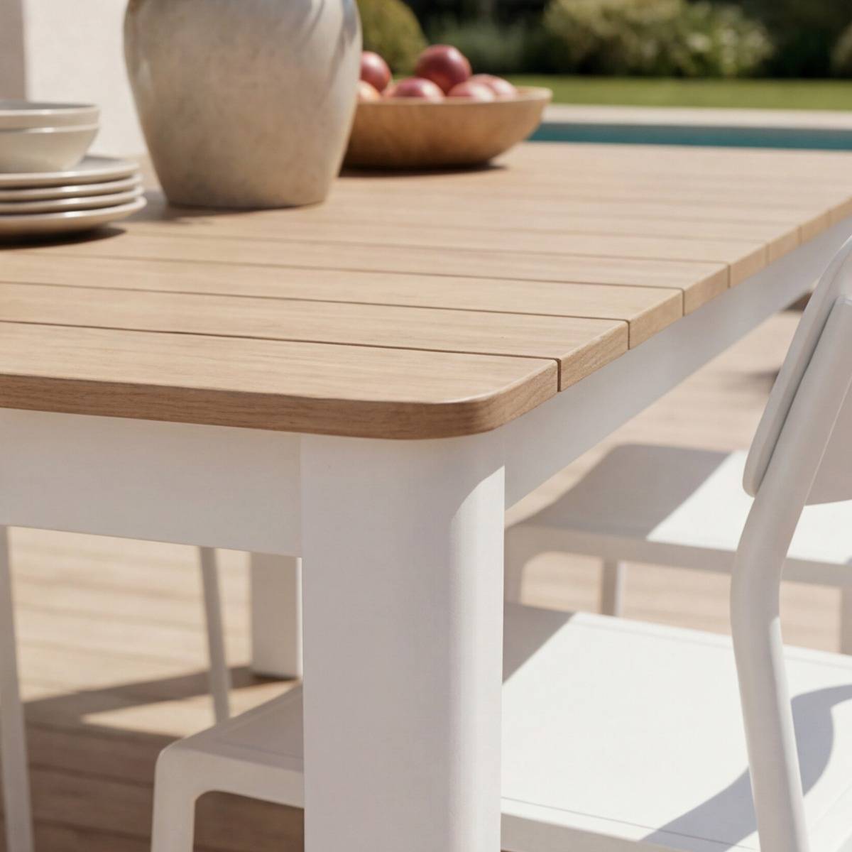 Table de jardin en aluminium blanc et effet bois Ayden