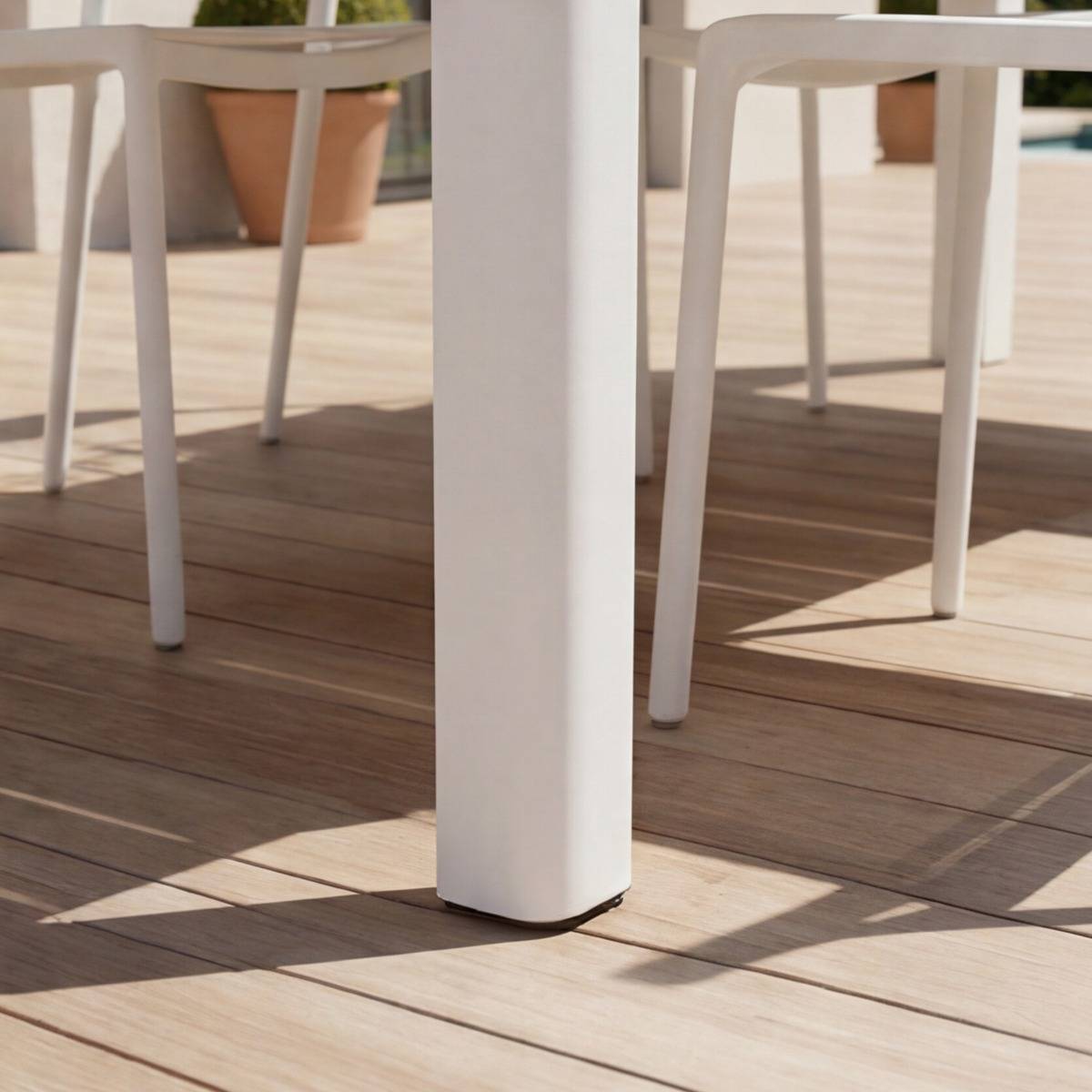 Table de jardin en aluminium blanc et effet bois Ayden