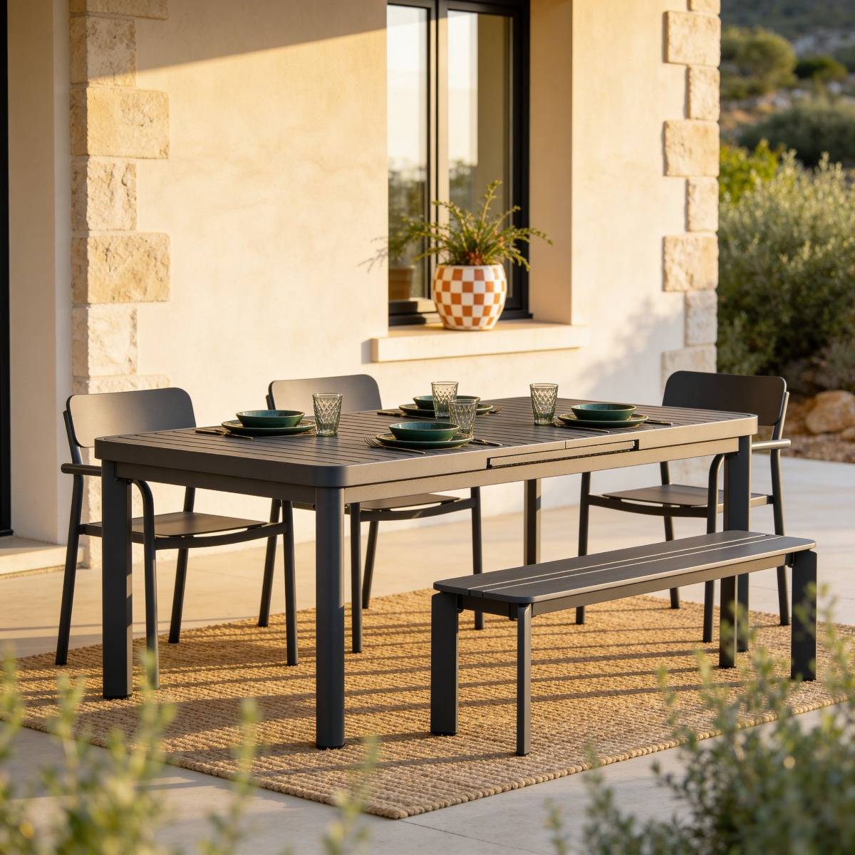 Table de jardin en aluminium gris foncé Kaïa