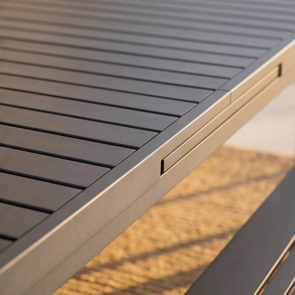 Table de jardin en aluminium gris foncé Kaïa