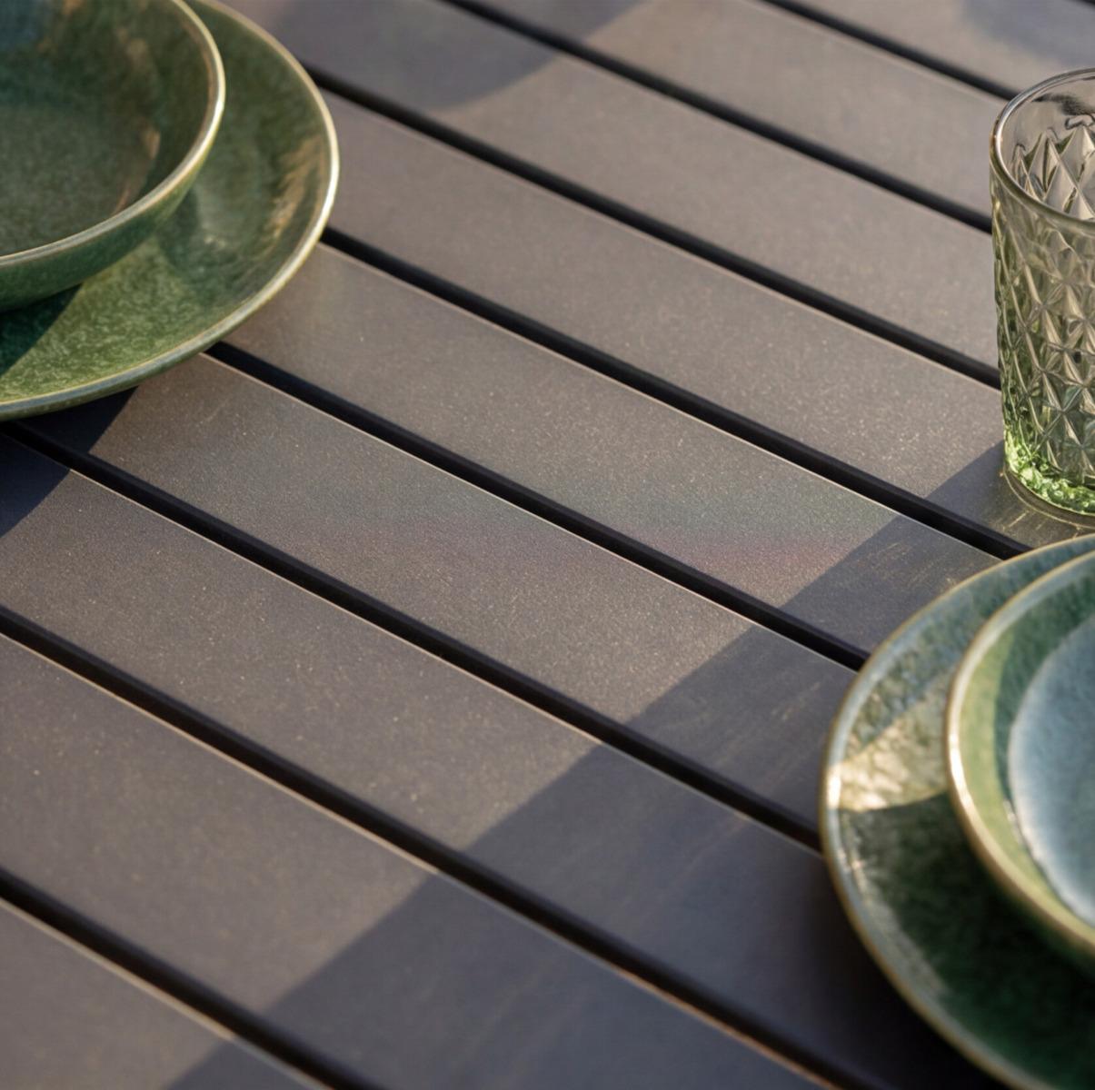 Table de jardin en aluminium gris foncé Kaïa
