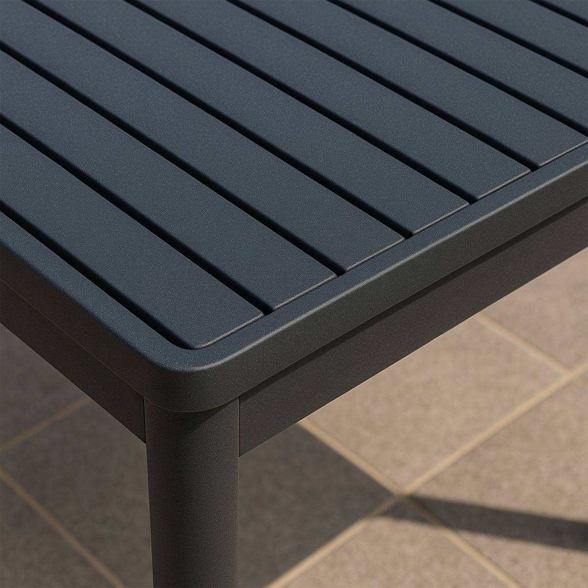 Table de jardin en aluminium gris foncé Kaïa
