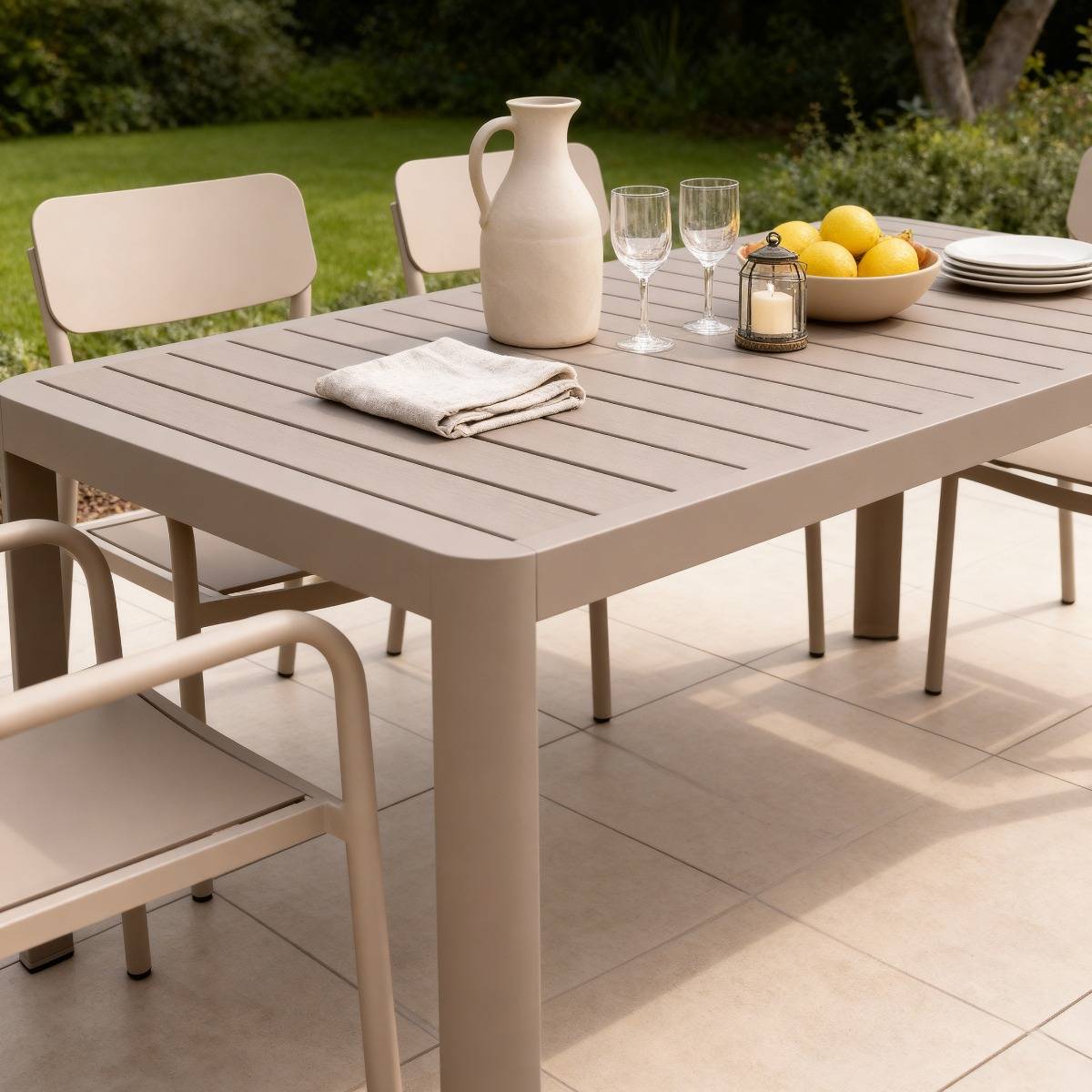Table de jardin rectangulaire en aluminium taupe Kaïa