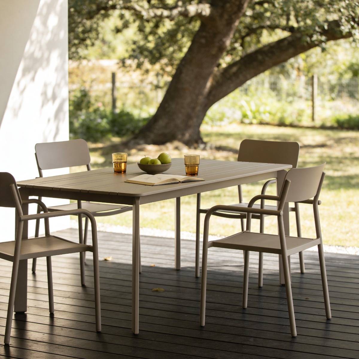 Table de jardin en aluminium taupe 8 places Kaïa