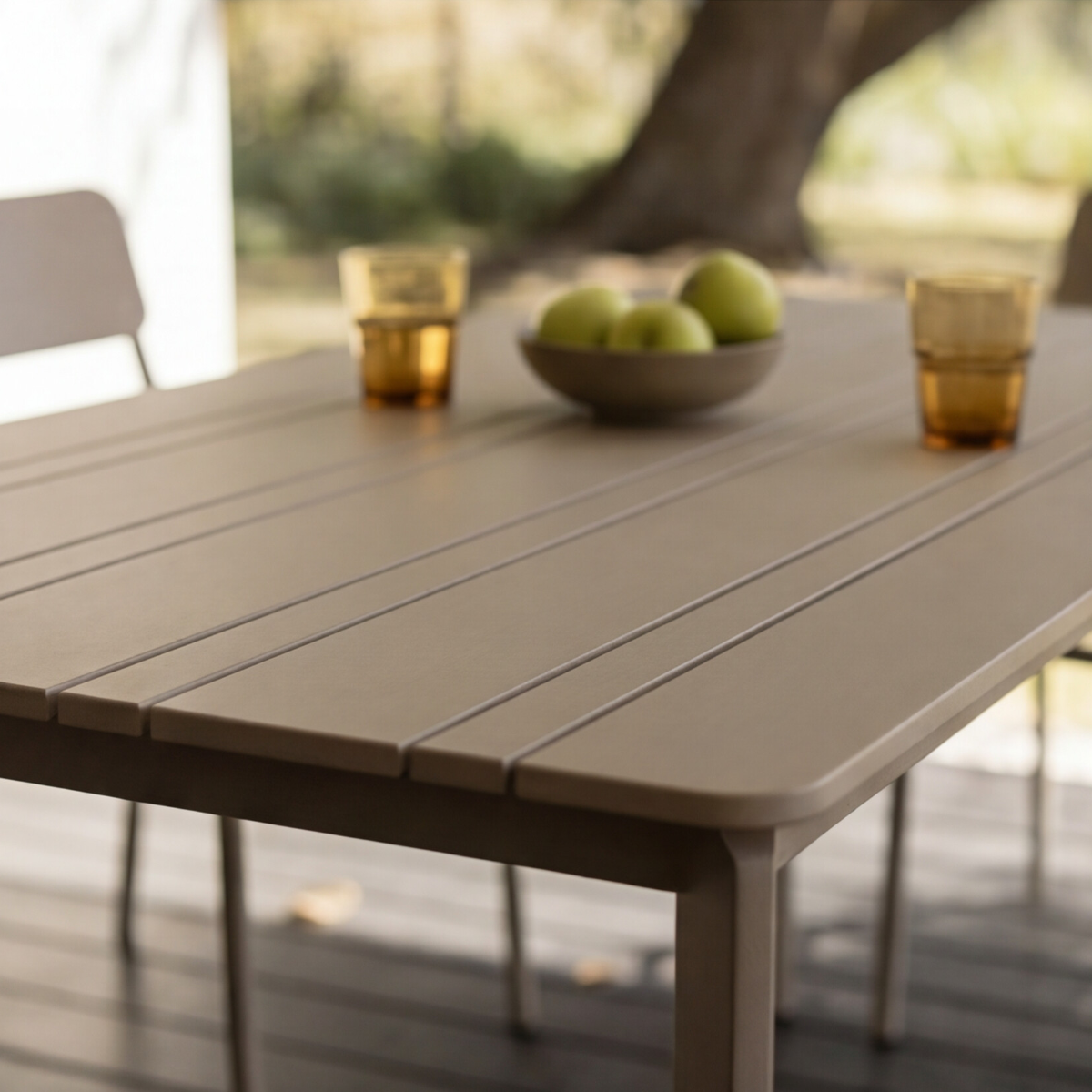 Table de jardin en aluminium taupe 8 places Kaïa