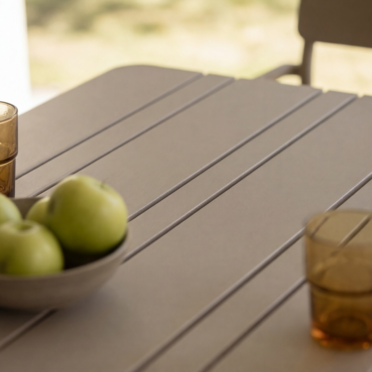 Table de jardin en aluminium taupe 8 places Kaïa