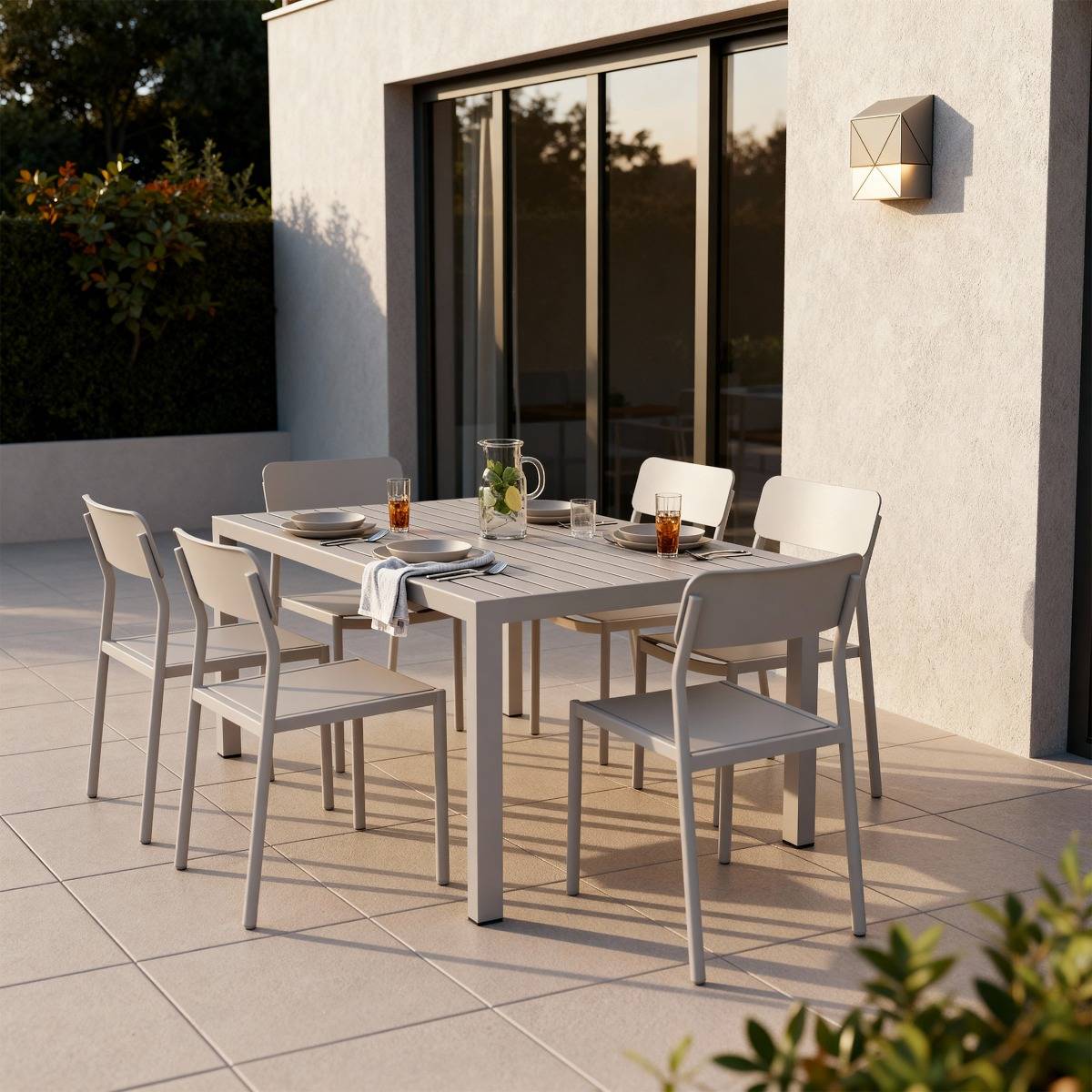 Table de jardin carrée en aluminium taupe foncé Kaïa