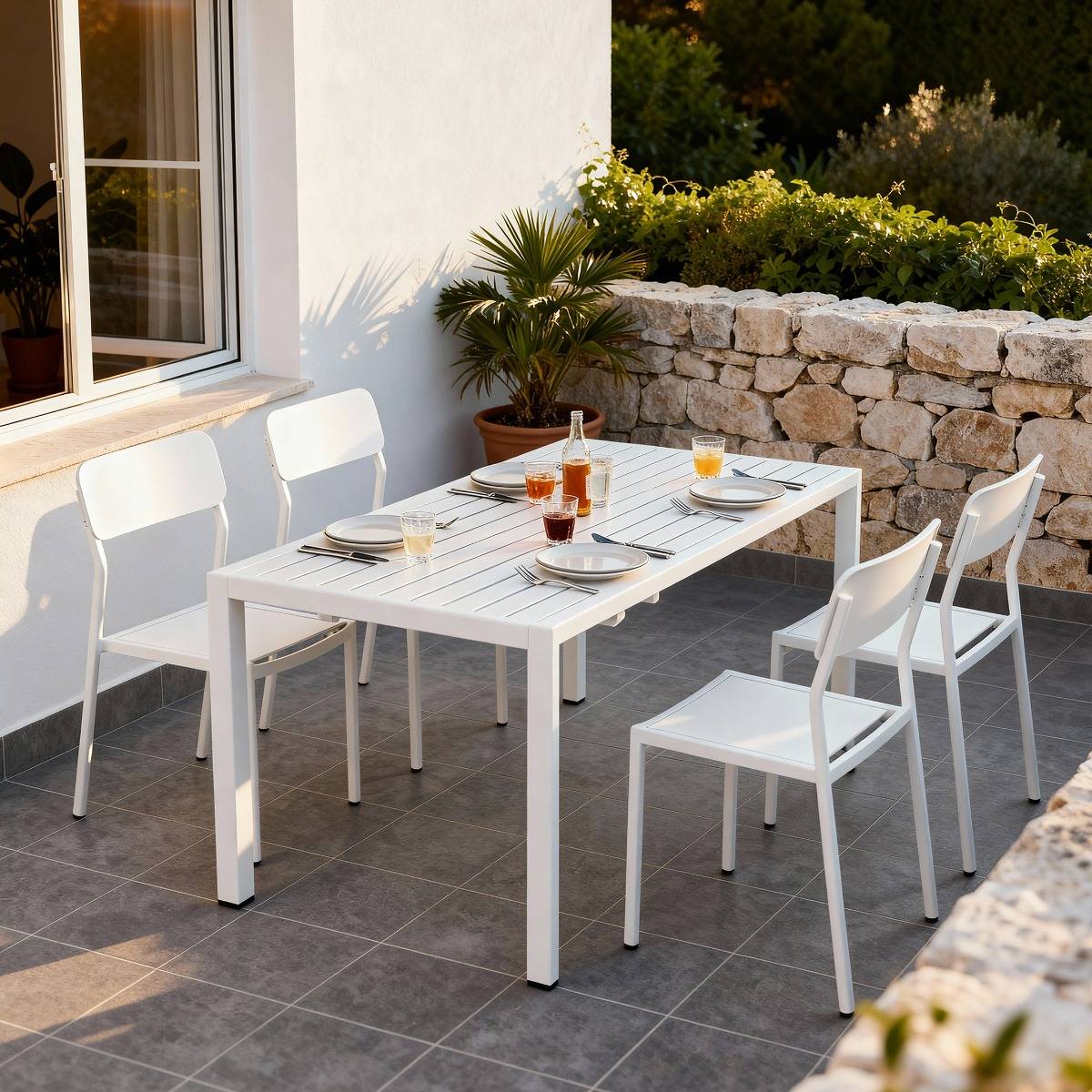 Table de jardin carrée en aluminium blanc cassé Kaïa