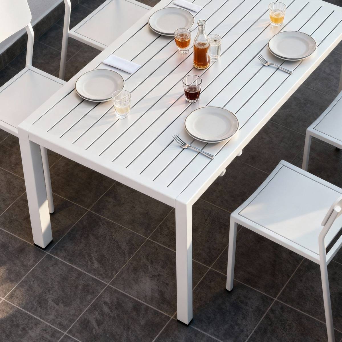 Table de jardin carrée en aluminium blanc cassé Kaïa