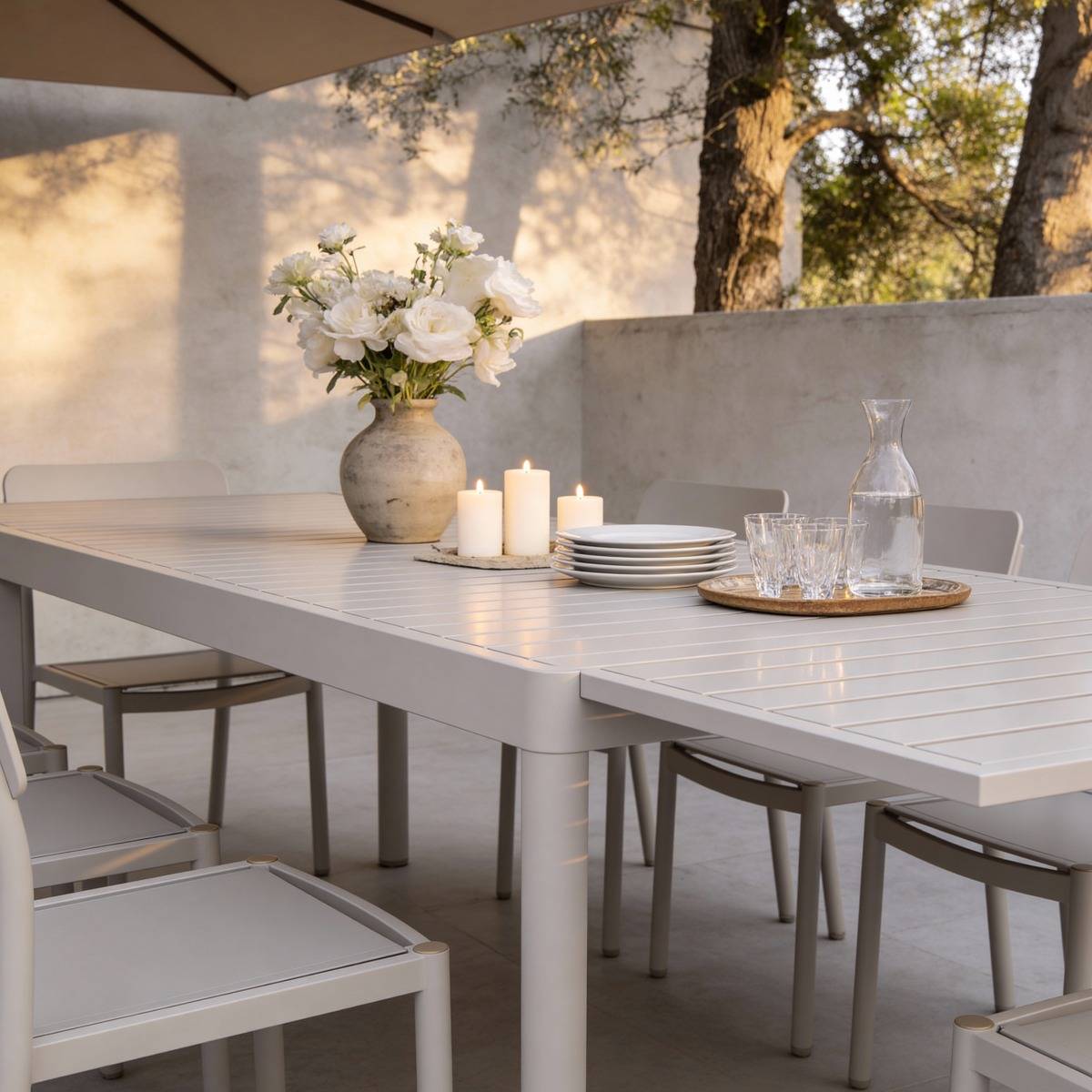 Table de jardin en aluminium rectangulaire taupe Kaïa