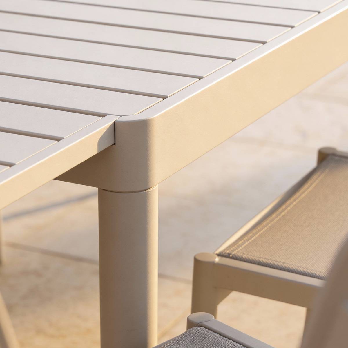 Table de jardin en aluminium rectangulaire taupe Kaïa