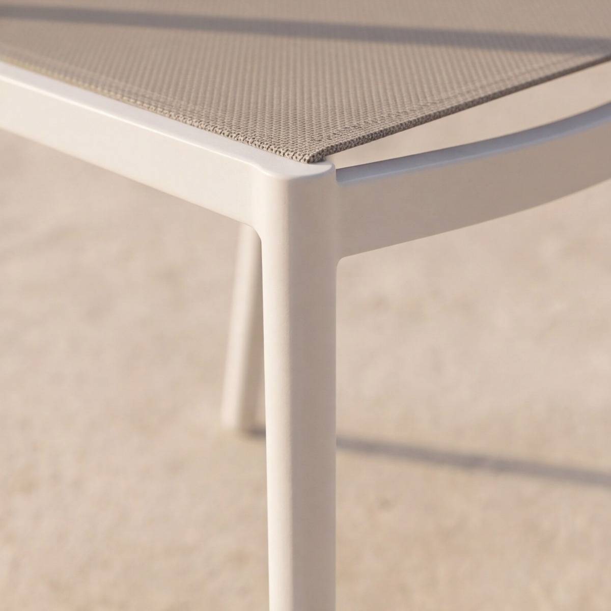 Chaise de jardin avec assise taupe et pieds blancs cassés Kaïa (lot de 2)