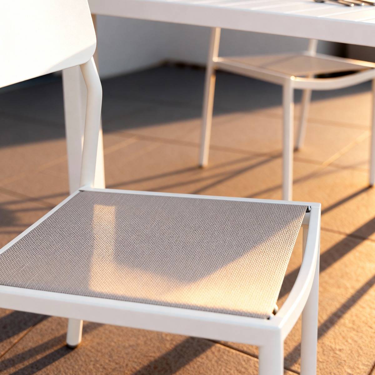 Chaise de jardin en aluminium blanc cassé et taupe Kaïa (lot de 2)