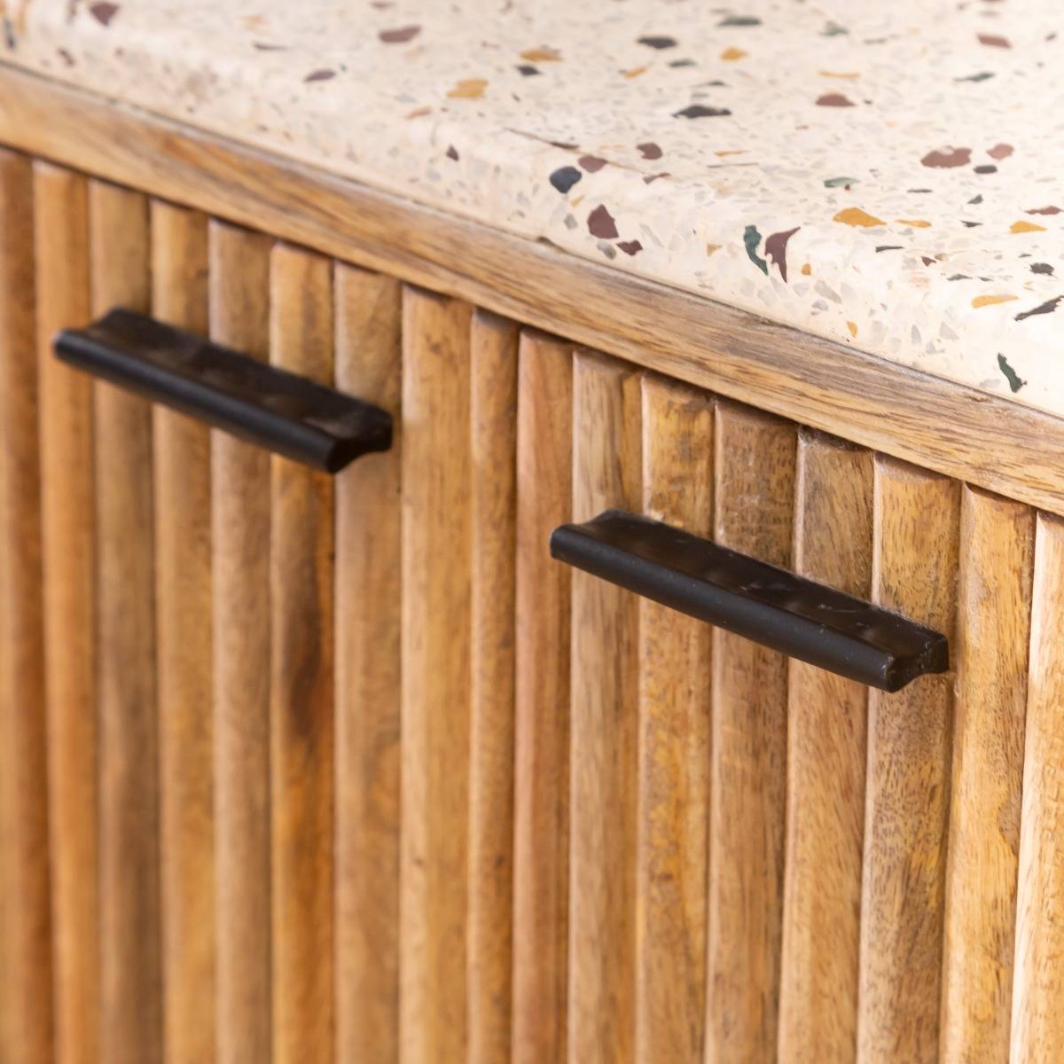 Petit buffet en bois de manguier et terrazzo Ambrine