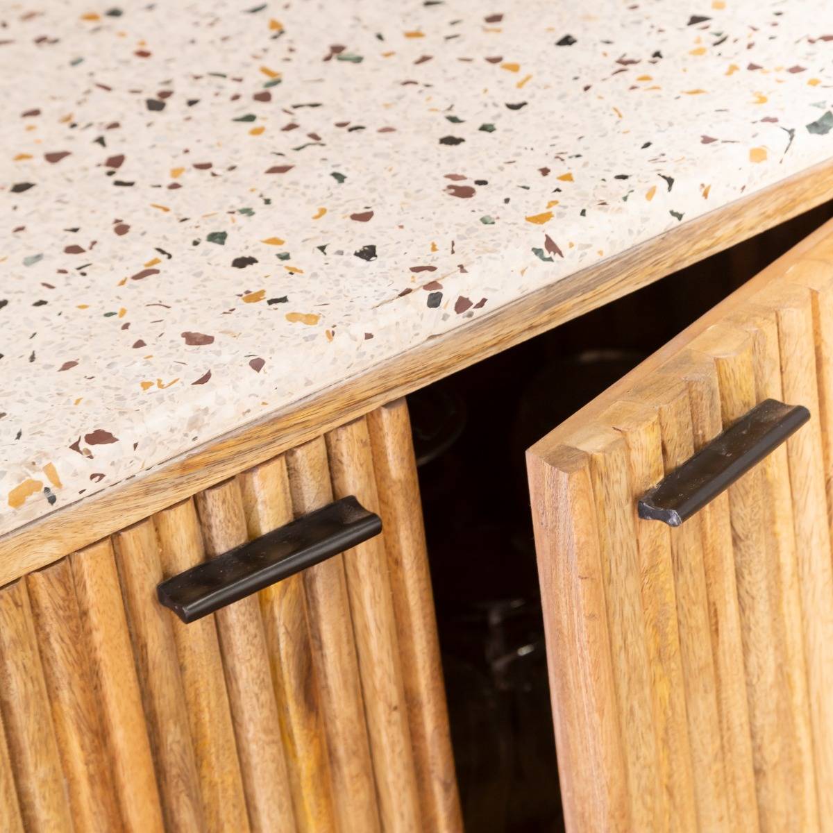 Petit buffet en bois de manguier et terrazzo Ambrine