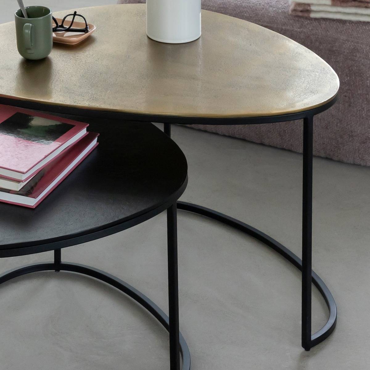 Table basse gigogne en aluminium doré et métal noir Victoria