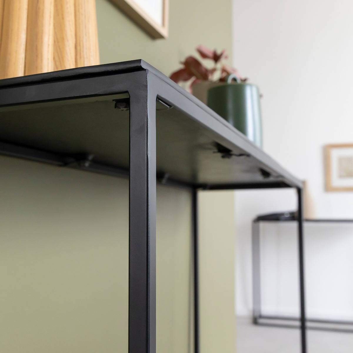Set de deux consoles en aluminium et métal noir Linda