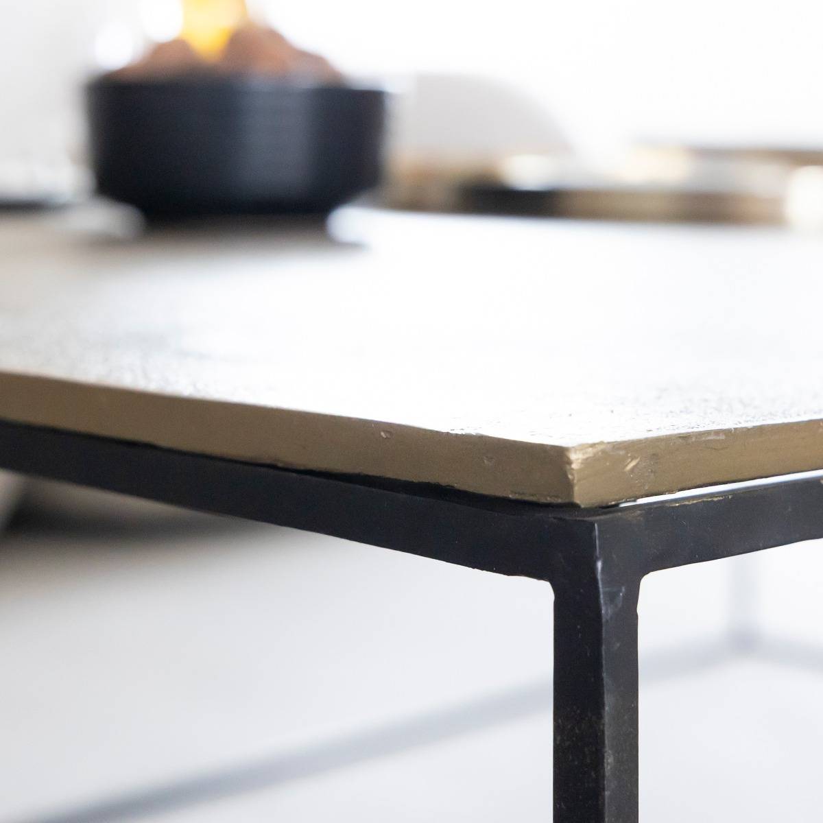 Table basse en aluminium doré et métal noir Victoria