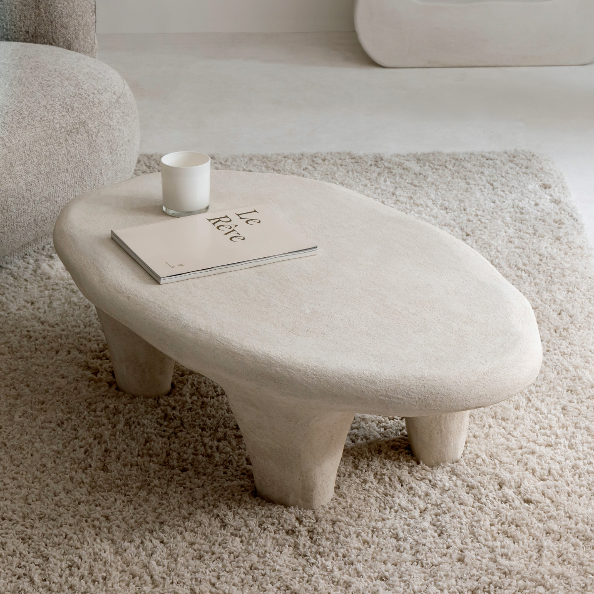 Table basse blanche en polyrésine effet béton Danaé