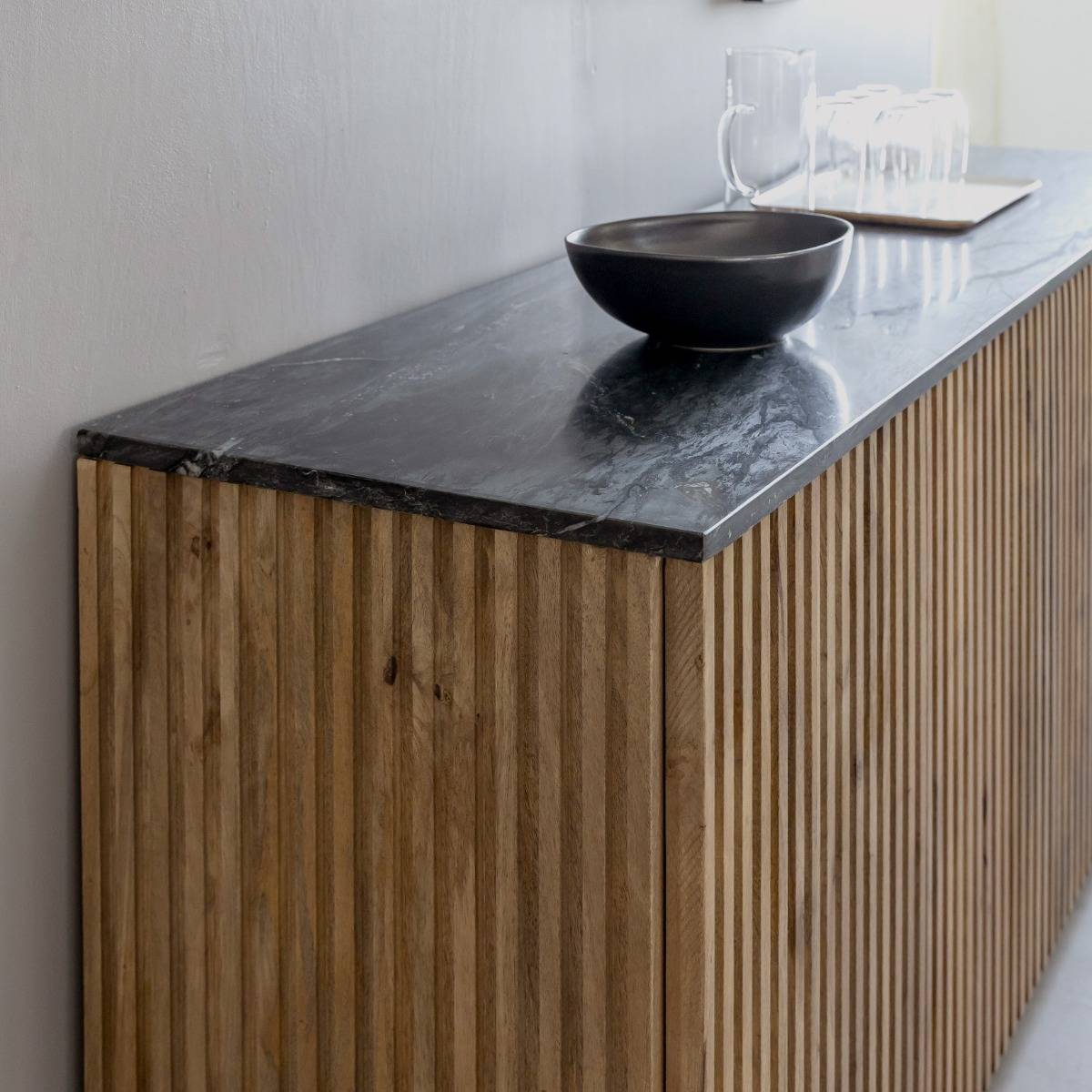 Buffet 4 portes en bois de manguier et marbre Betty