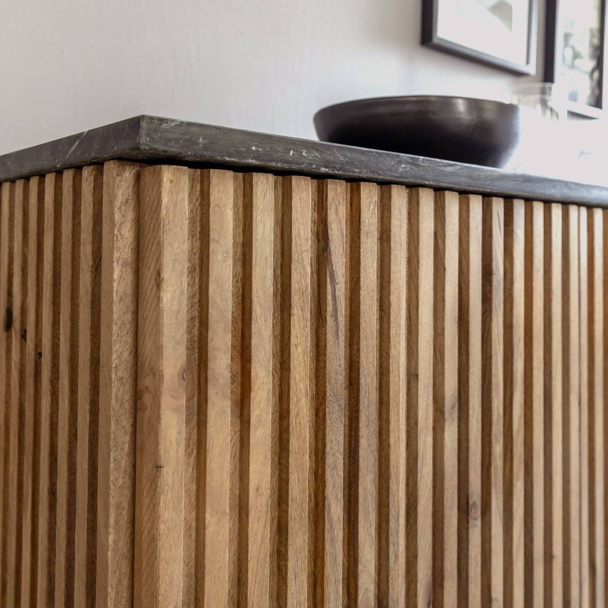 Buffet 4 portes en bois de manguier et marbre Betty