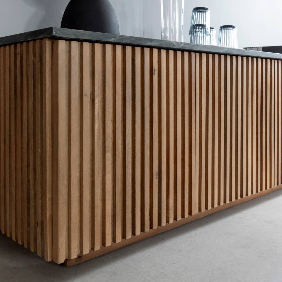 Meuble TV en bois de manguier et marbre Betty