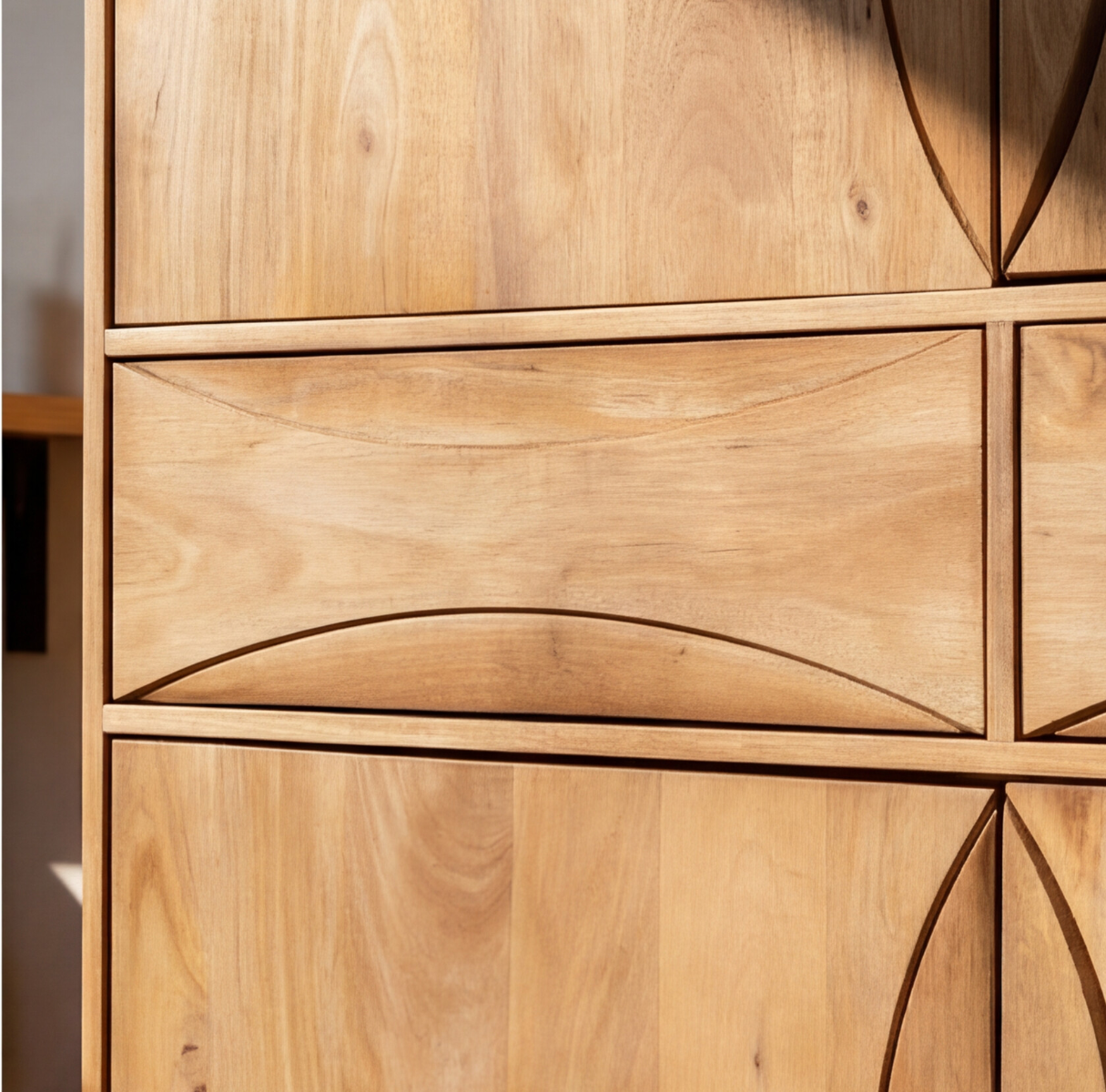 Armoire en bois de manguier 4 portes 2 tiroirs Folia