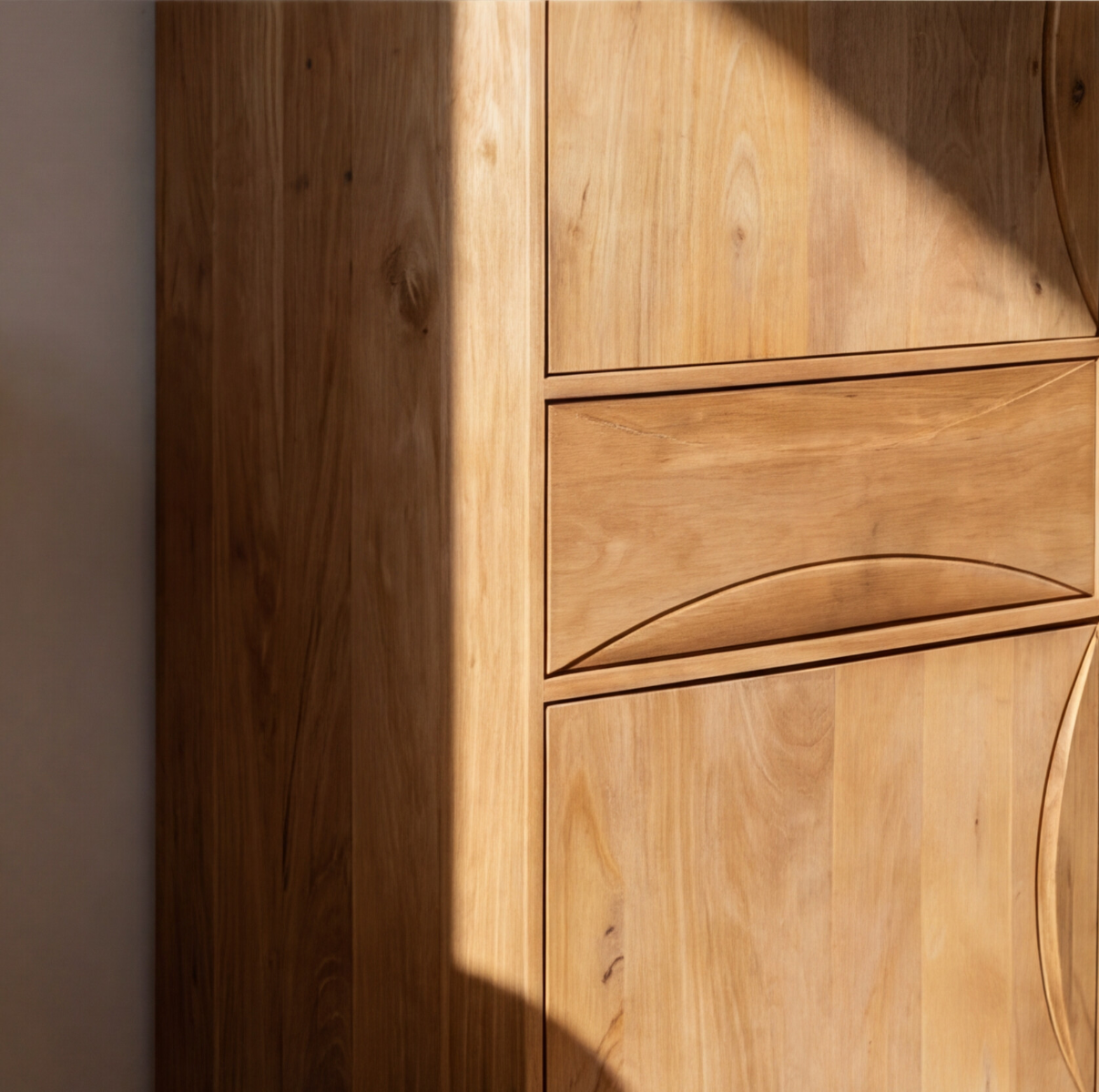 Armoire en bois de manguier 4 portes 2 tiroirs Folia