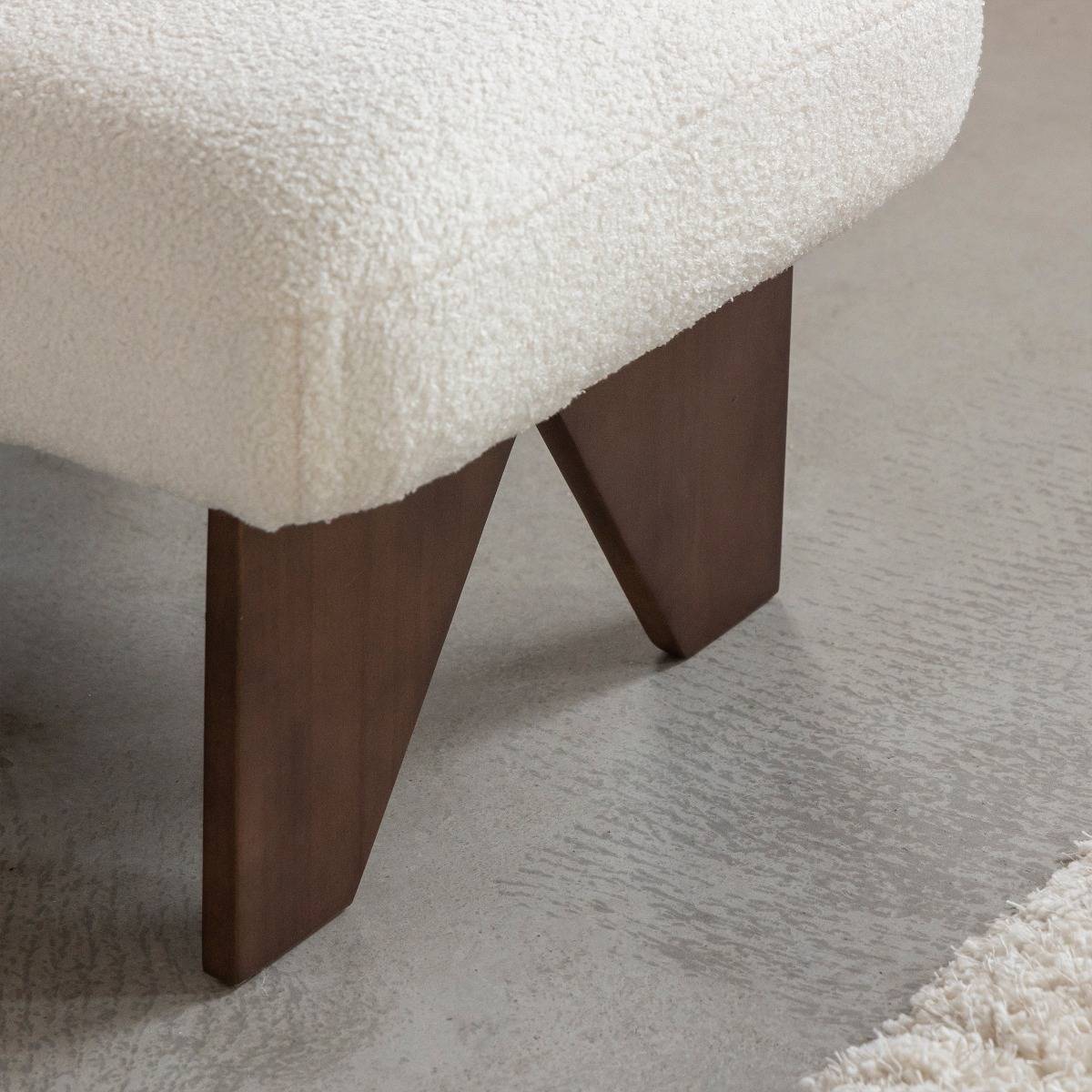 Petit fauteuil carré en tissu bouclette et bois d'hévéa blanc Soléa