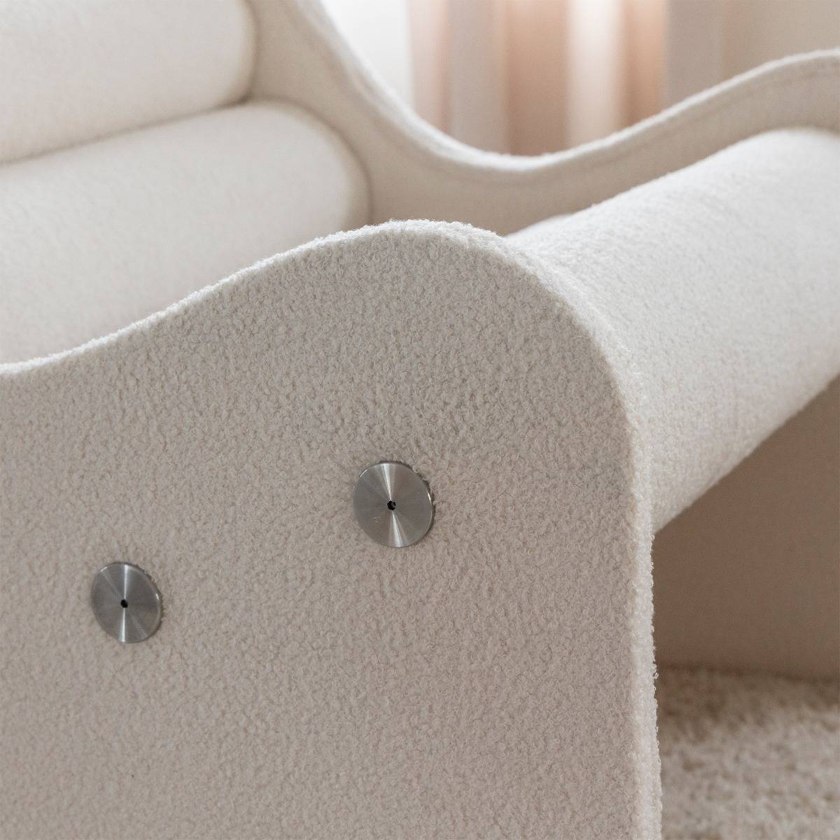 Fauteuil des années 70 en tissu bouclette blanc Soléa